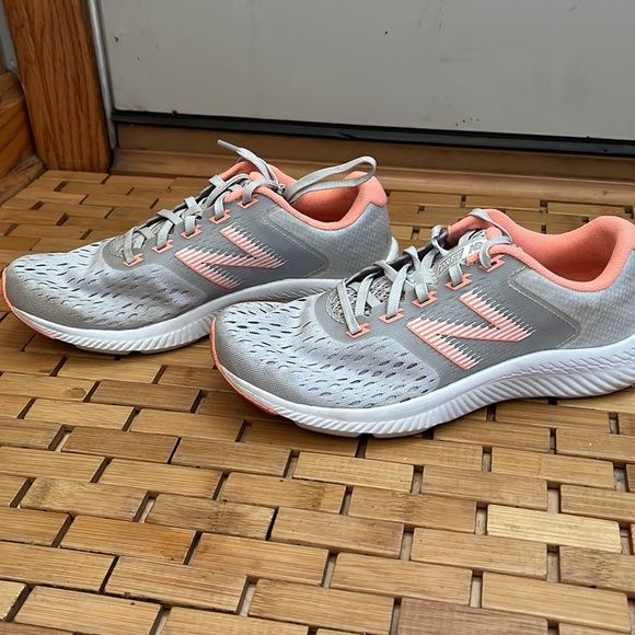 Womens’ New Balance Dri-Fit LG1 gray sneaker - Picture 3 of 7